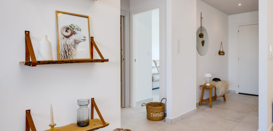 Modern and Bright Apartment with Swimming Pool, Gym and Spa OB13-2-2