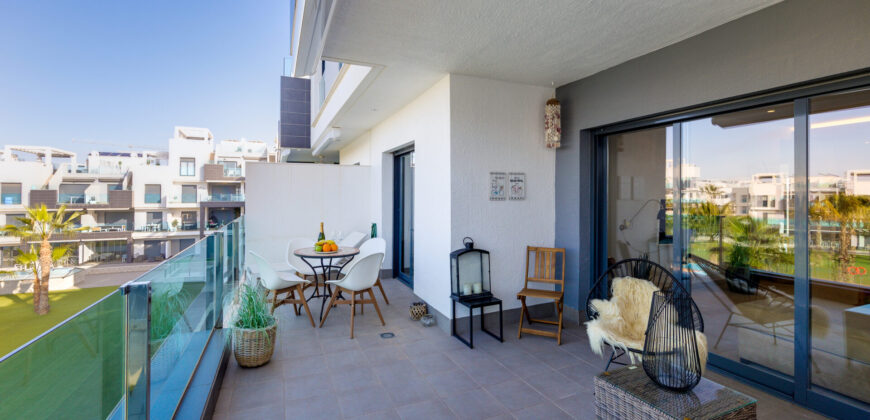 Modern and Bright Apartment with Swimming Pool, Gym and Spa OB13-2-2