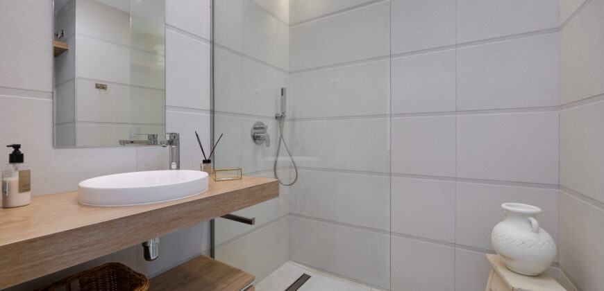 Modern and Bright Apartment with Swimming Pool, Gym and Spa OB13-2-2