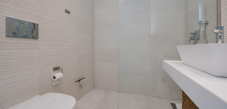 Modern and Bright Apartment with Swimming Pool, Gym and Spa OB13-2-2