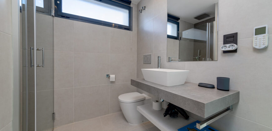 Modern Apartment with Sunny Terrace and Swimming Pool OB-Center