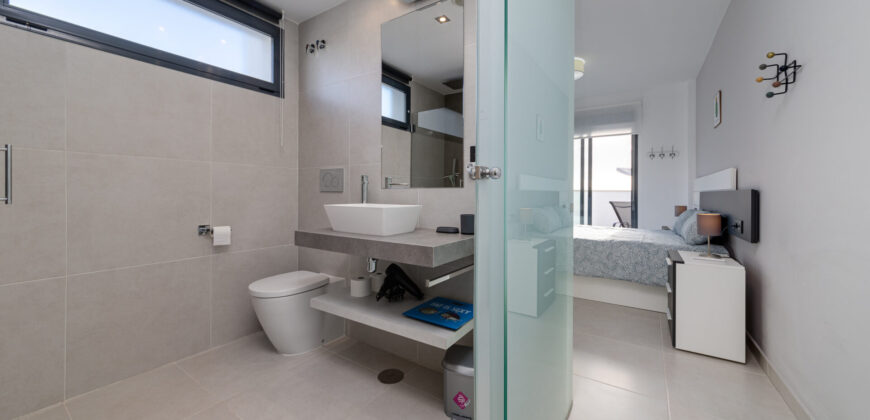 Modern Apartment with Sunny Terrace and Swimming Pool OB-Center