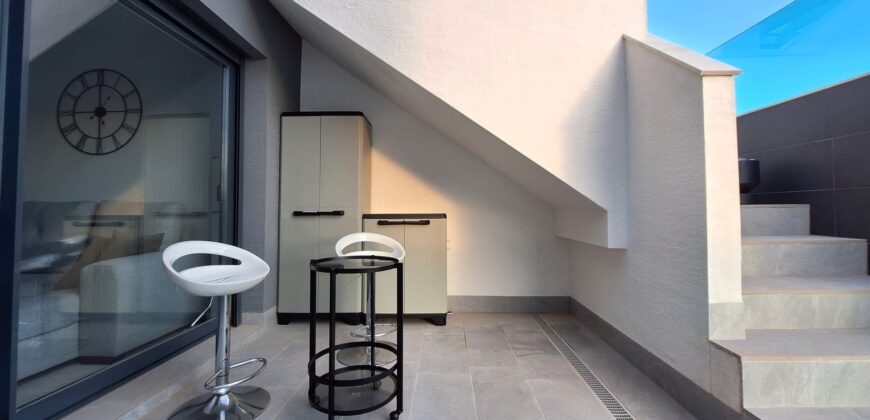 Modern Penthouse with Swimming Pool, Gym and Spa OB15 2/2